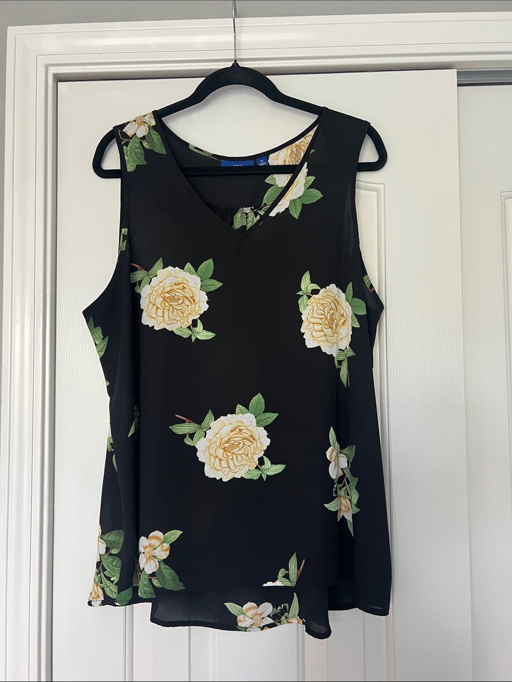 Apt. 9 Black/Floral Sleeveless V-Neck Camisole XL Like New